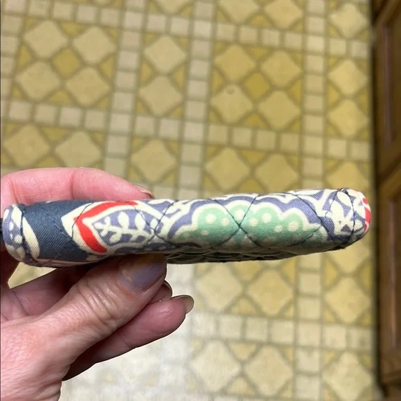 Like new Vera Bradley Gray Ribbon coin/card holder - Picture 8 of 15